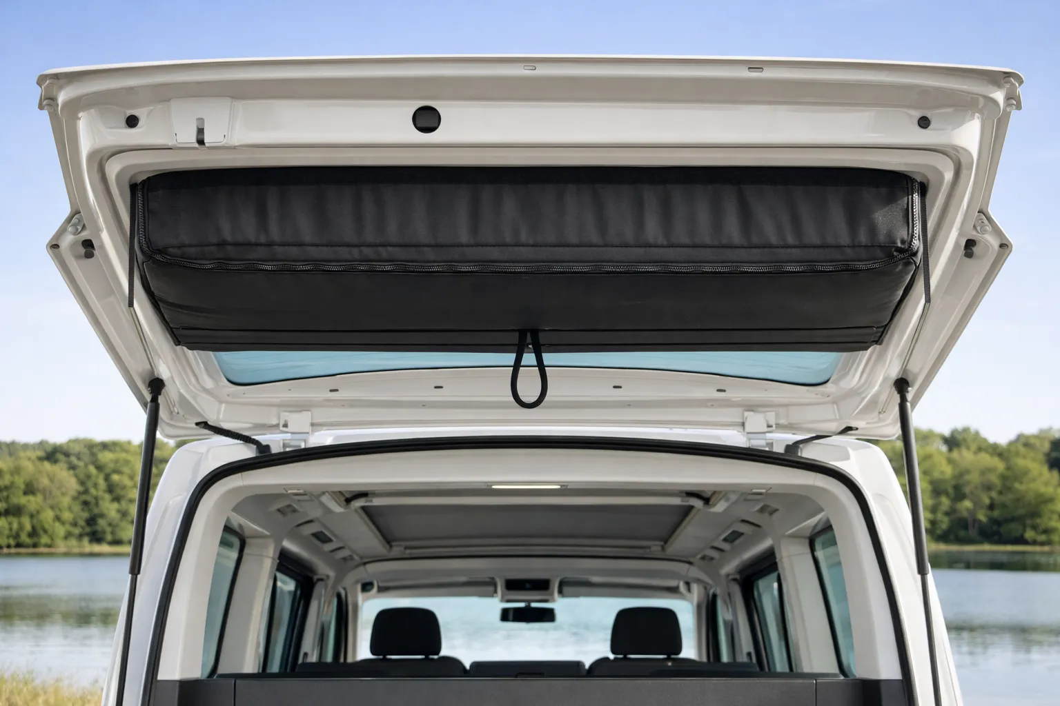 VW T6 Heckklappenverkleidung mit herausnehmbaren Klappstühlen – Camping direkt am Fahrzeug
