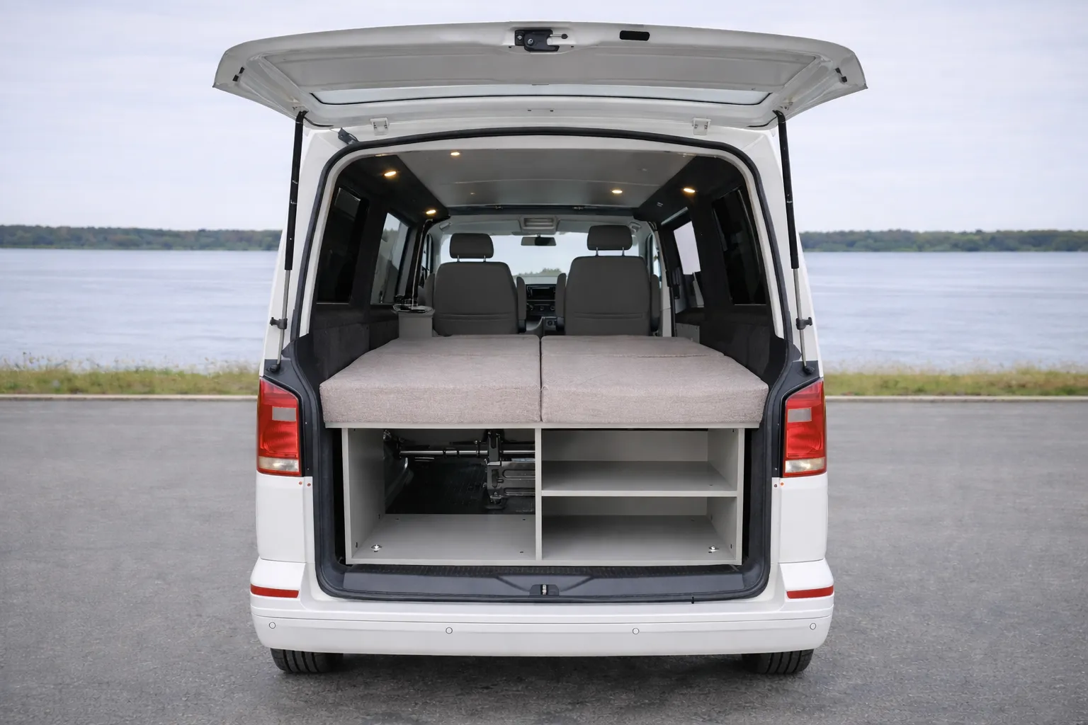 VW T6 Heckschrank nach Maß – Stauraum, Küche und Technik individuell konfiguriert