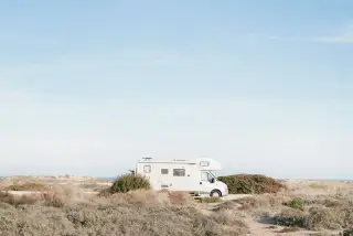 Camper-Ausbau planen: Die richtige Reihenfolge von Basisfahrzeug bis Möbelmodul
