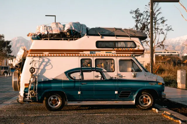 Schlafen im VW T6 Camper: Bett, Aufstelldach oder Hecklösung?