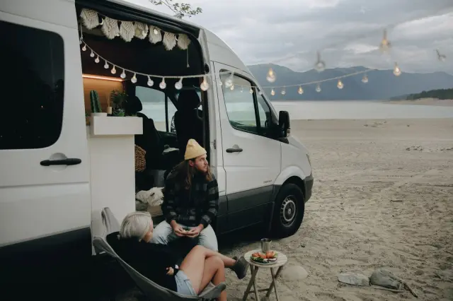VW T6 Camper als Alltagsauto: Parkhaus, Verbrauch, Familie und Urlaub