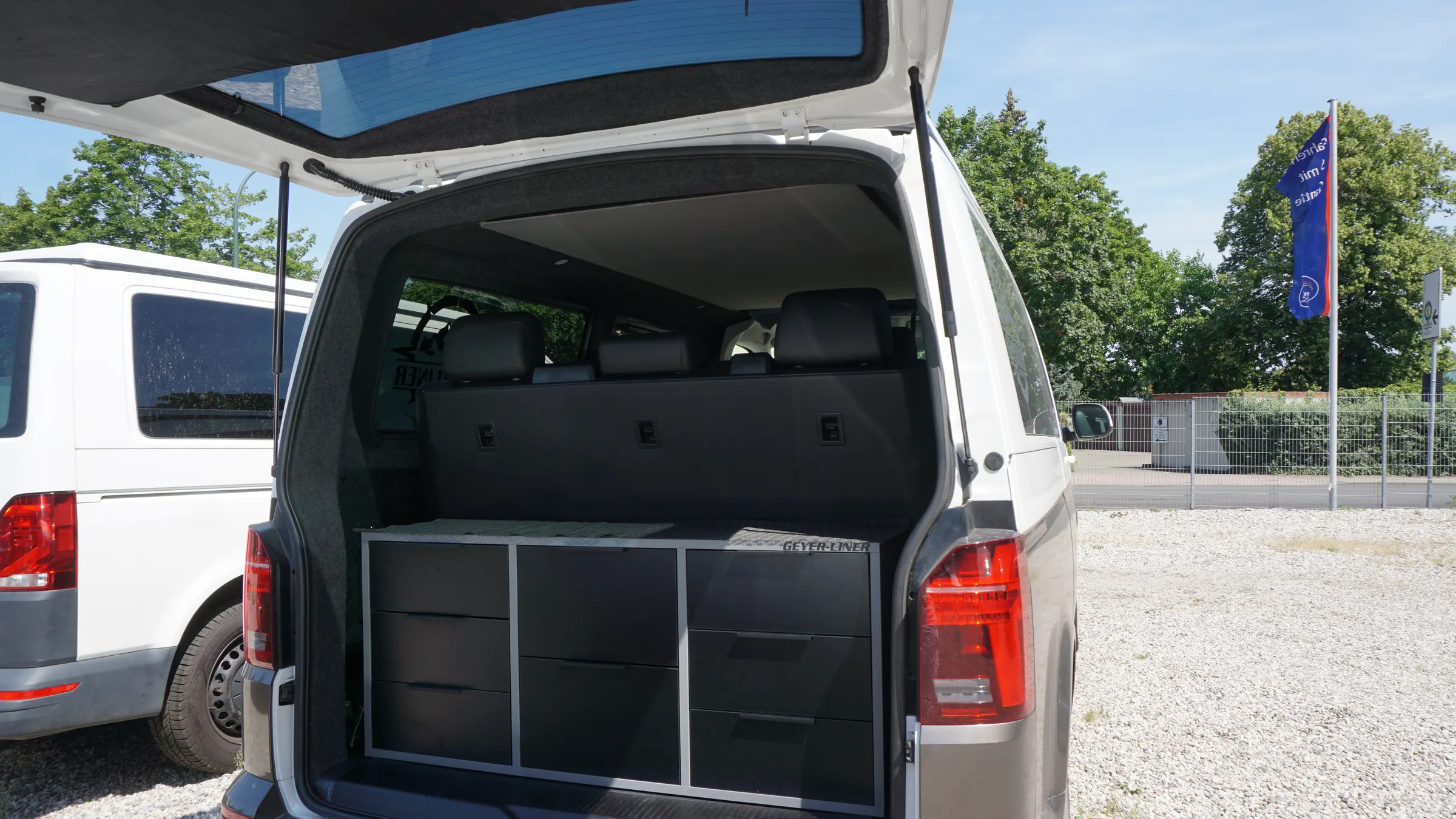Echter Kundenauftrag: GEYERLINER Premium-Camper VW T6 mit Heckausbau – christian-camper