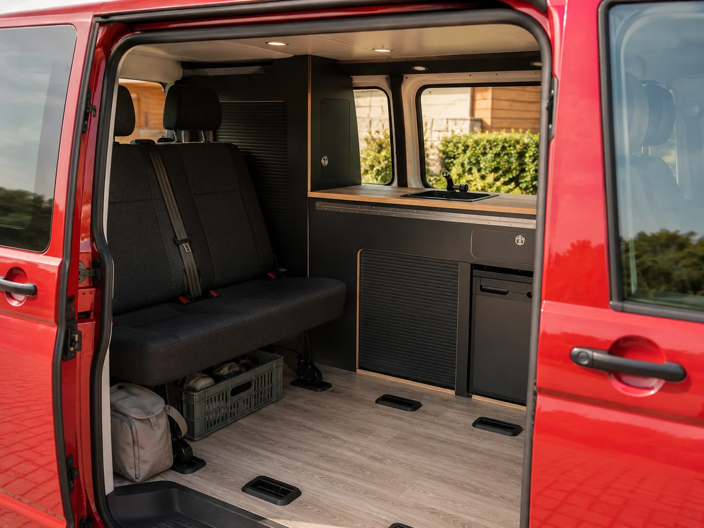 Modulküche im VW T6 Camper – Kühlschrank, Kocher und Spüle nachrüsten